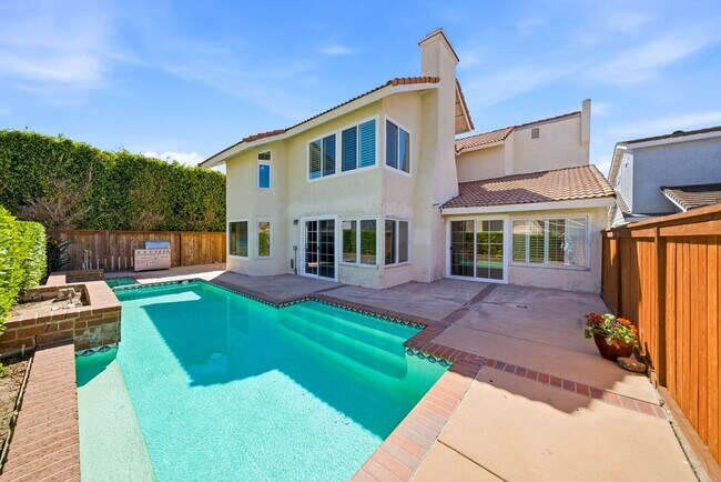 Building Photo - Beautifully Updated 5 Bedroom Woodbridge Home with Pool and much more!