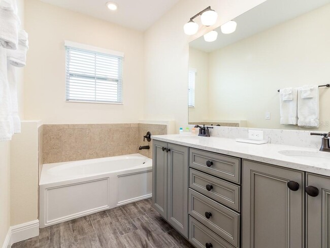 Building Photo - 3016 Parrot Head Pl