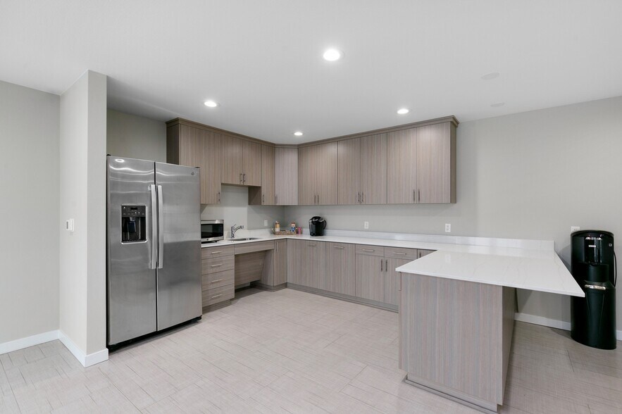 Sandstone Manor 16677 NE Russell St Portland OR 97230 Apartment Finder