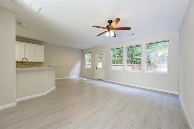 Building Photo - 15 Ledgestone Pl