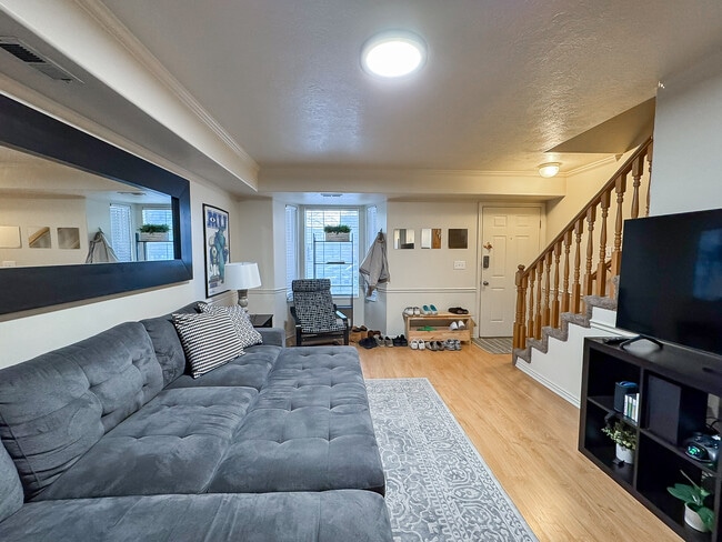 Building Photo - 582 N 500 E