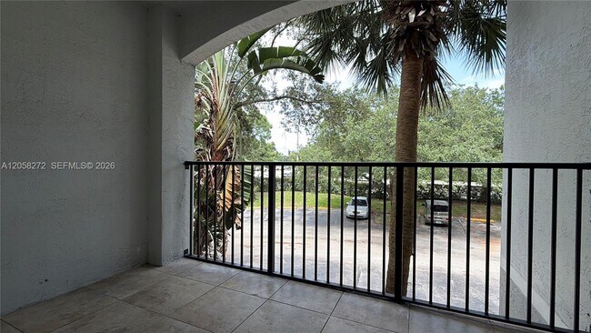 Building Photo - 5016 Lantana Rd