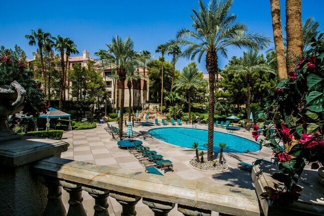 Building Photo - Fabulous 1Bdm 1Ba Condo in the Highly Desi...