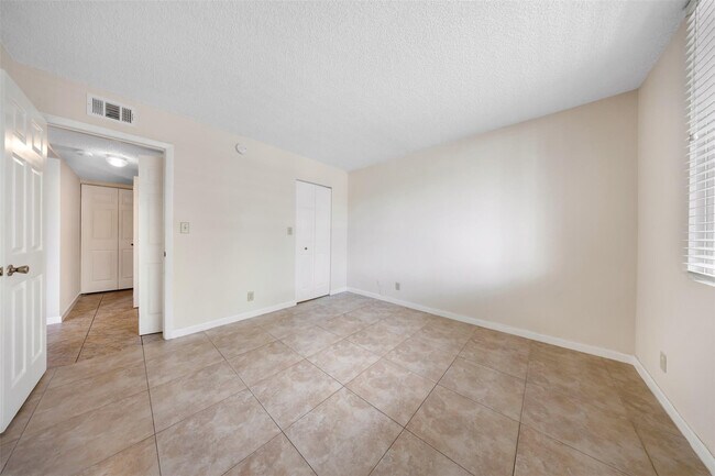 Building Photo - 941 Lyons Rd