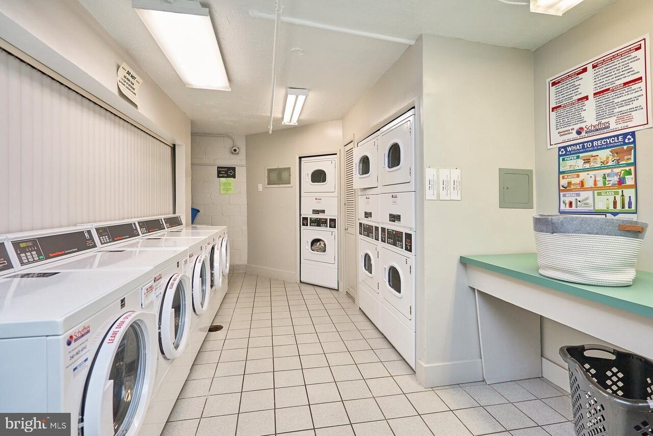 Building Photo - 2016 N Adams St