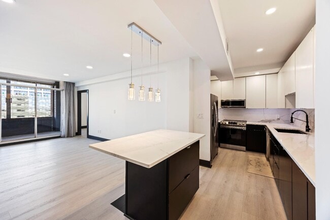 Building Photo - 14 Lockwood Dr