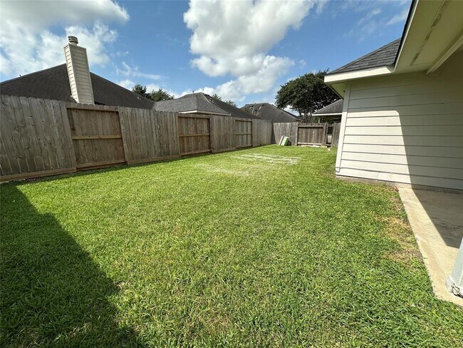 Building Photo - 19119 Field Cottage Ln