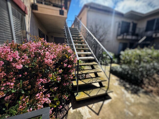 Building Photo - 3966 Cleveland Ave