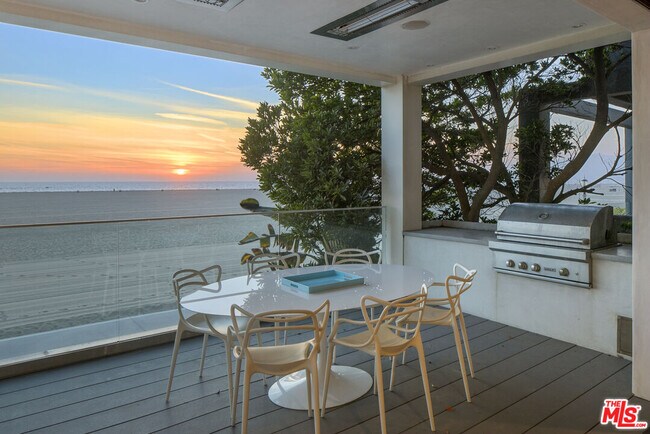 Building Photo - 1347 Palisades Beach Rd