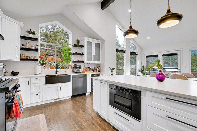 Building Photo - 28384 Kinnikinick Rd