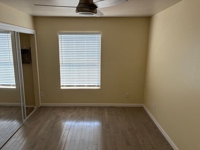 Building Photo - 310 Settlers Park Dr