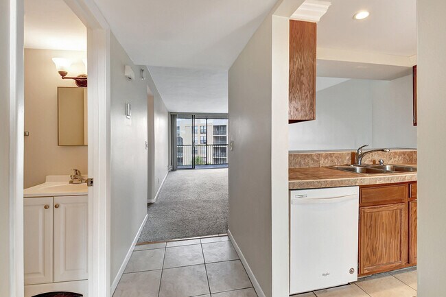 Building Photo - 21 Royal Palm Way