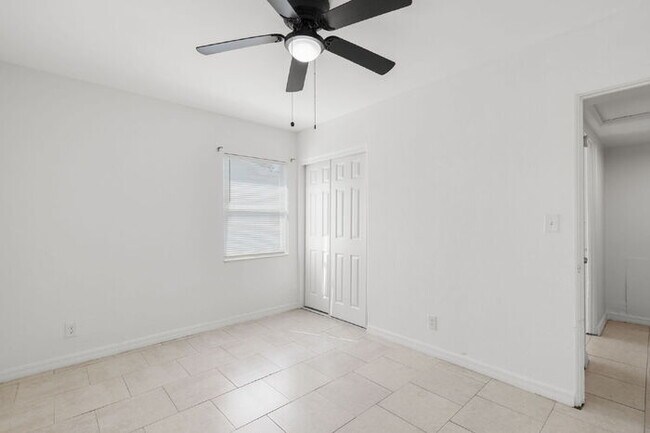 Building Photo - Home For Rent in St Pete!