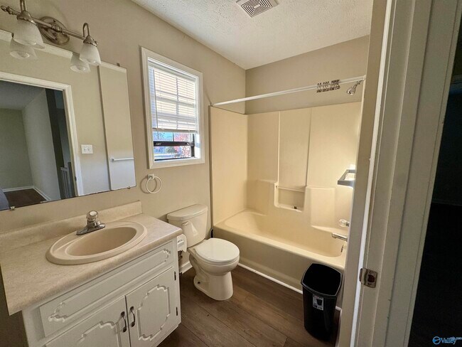 Building Photo - 433 Hargrove St