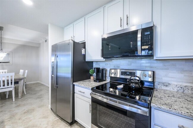 Building Photo - 14061 Heritage Landing Blvd