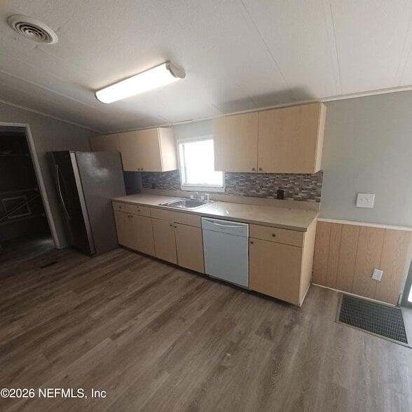 Building Photo - 10262 Roadway Dr