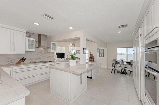 Building Photo - 7692 Cove Terrace