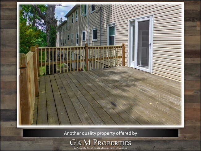 Building Photo - Two Bedroom, One and a Half Bath Townhouse - Close to U of R/ Strong