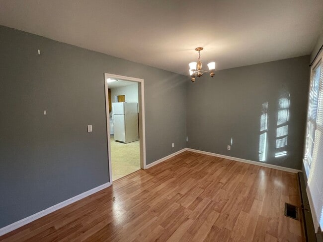 Building Photo - 2 bed/ 1 bath duplex with Carport