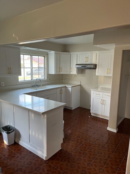 Building Photo - 10408 McNerney Ave