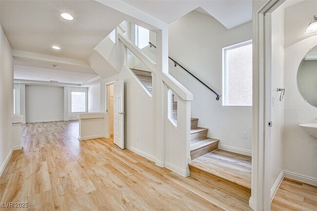Building Photo - 6745 Philharmonic Ave