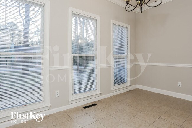 Building Photo - 5300 Oglethorpe Ct