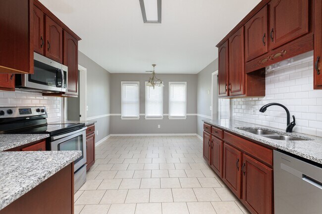 Building Photo - 123 Bordeaux Ln