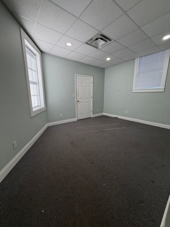 Building Photo - 2 Bedroom - All Utilities Included!!