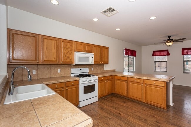 Building Photo - 1531 Essex Way