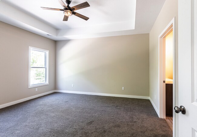 Building Photo - Your Luxury Cottage Awaits!