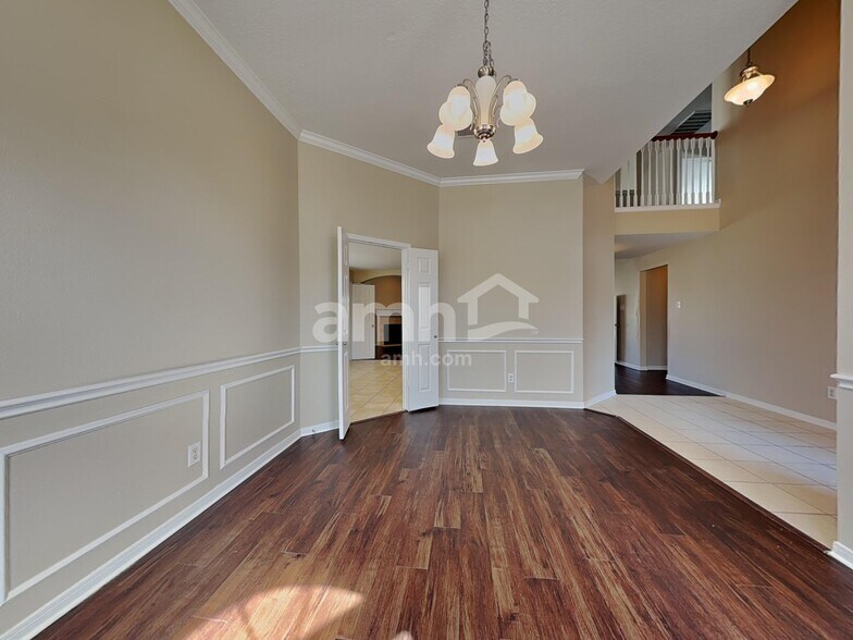 Building Photo - 439 Pinewood Ridge Dr