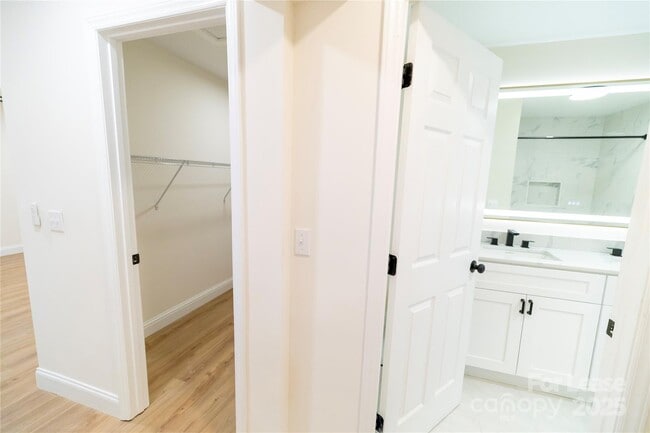 Building Photo - 3501 Eastway Dr