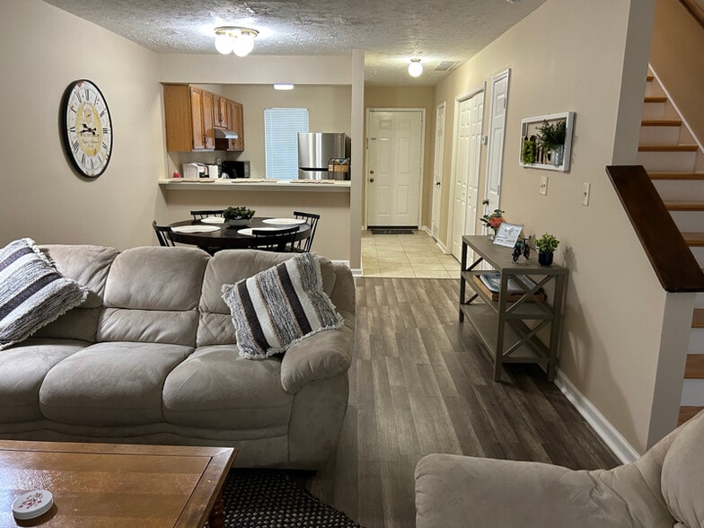 Building Photo - 1591 Springleaf Point SE