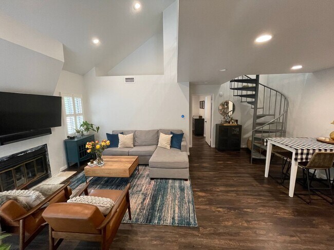 Building Photo - **Coming Soon** 2-Level Loft Condo with Re...