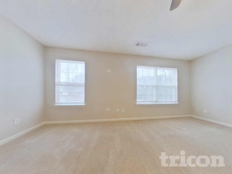 Building Photo - 693 Grandview Cir