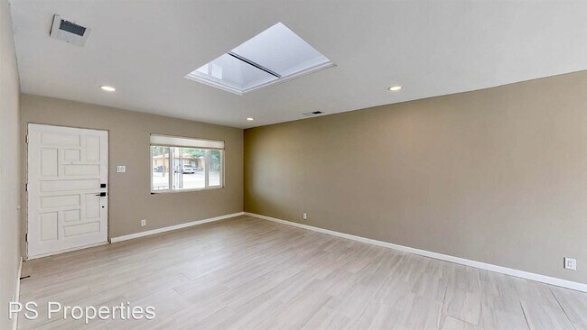 Building Photo - 3 br, 1.5 bath House - 2008 Vermont St NE ...