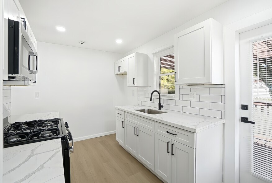 Building Photo - 509 N Rosedale Ave