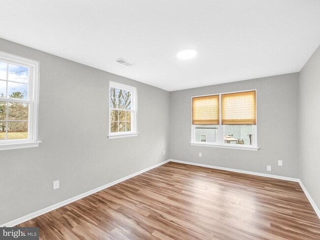 Building Photo - 572A Thrush Ct