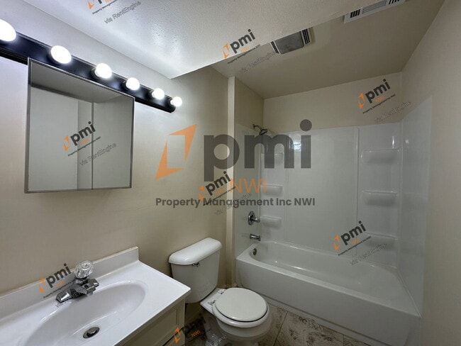 Building Photo - 4635 Towle Ave