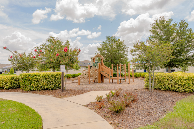 Building Photo - 275 Lake Lucerne Way