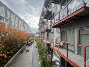 Building Photo - Veer Lofts Condominiums - South Lake Union