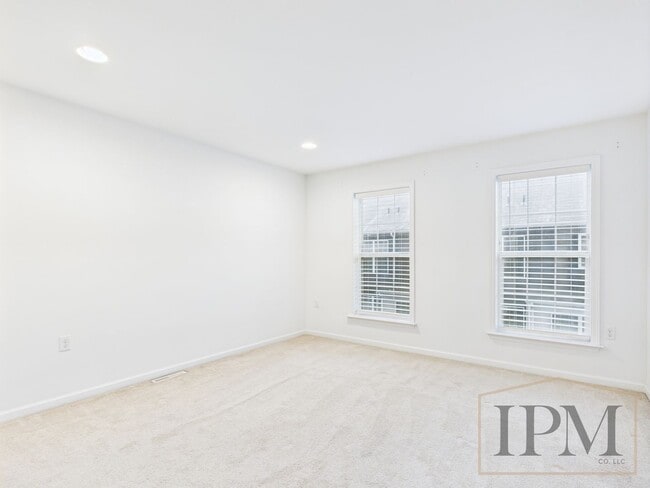 Building Photo - 2-bedroom 2.5 bath Luxury Townhome located...