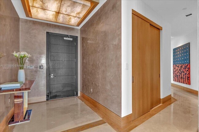 Building Photo - 200 Biscayne Blvd Way