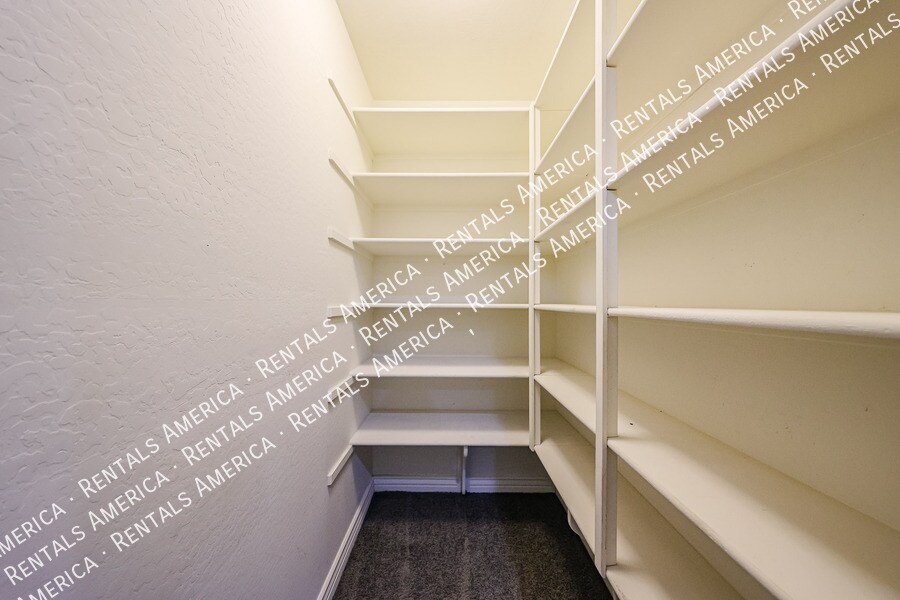 Building Photo - 3375 E Balsam Dr