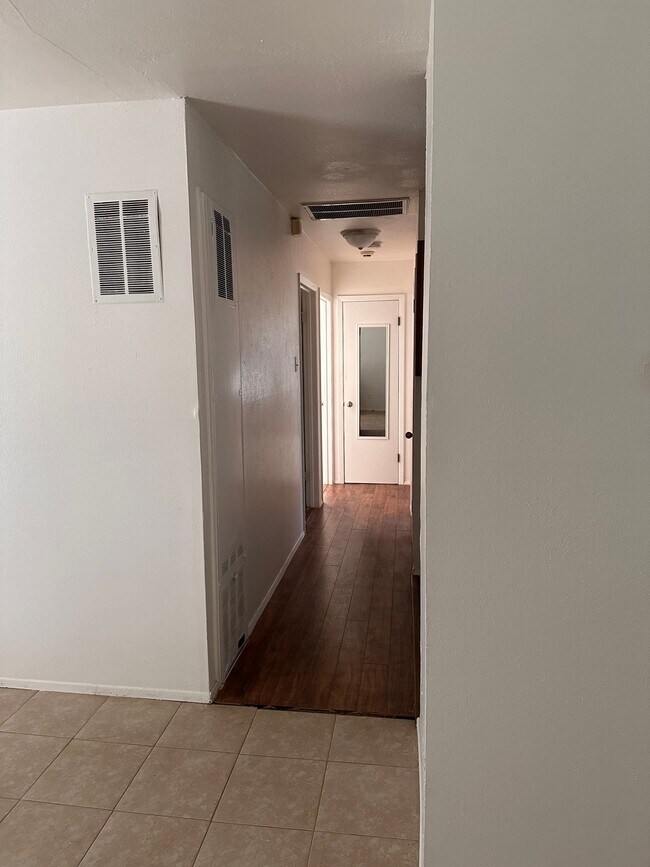 Building Photo - 3815 Mehalia Dr