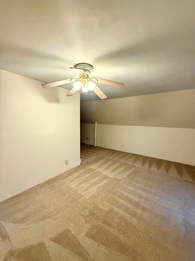 Building Photo - Charming 5-Bedroom Central District Home