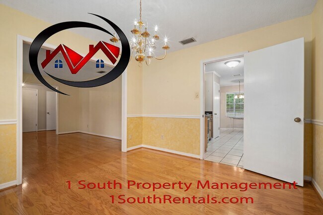 Building Photo - 2205 Woodhillcrest Dr