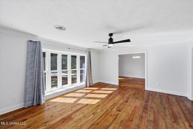 Building Photo - 144 Rollingwood Dr