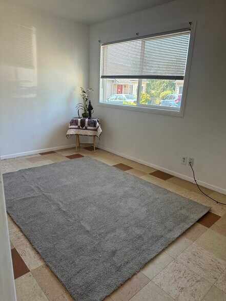 Building Photo - 755 NW 5th St