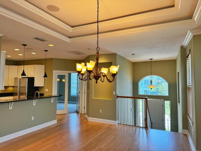 Building Photo - Spacious two-story island townhome in gate...